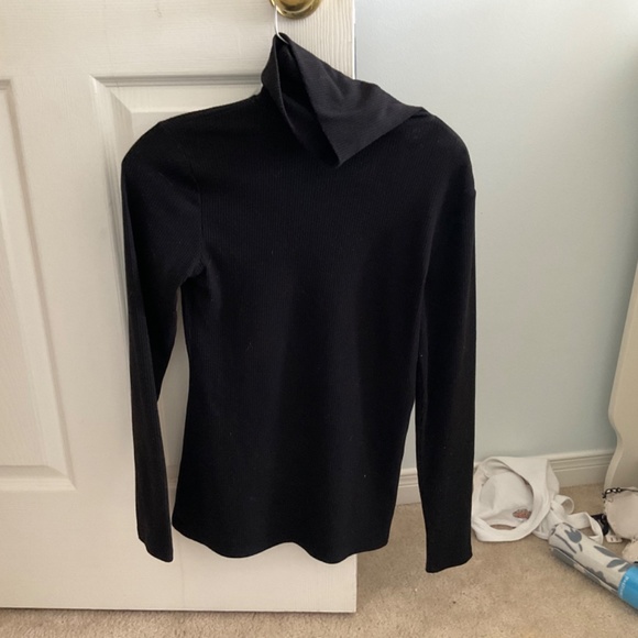 Aritzia turtle neck - Picture 2 of 2
